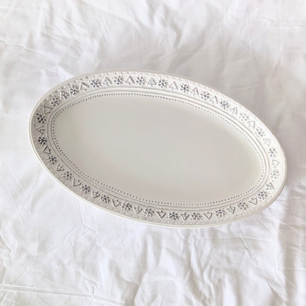 Hallmark Christmas Trees Snowflakes Winter White Oval Plate Platter